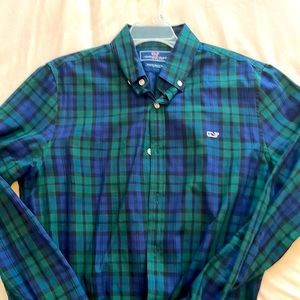 Slim fit medium Vineyard vines whale shirt. Always dry cleaned